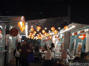 Melihat Nuansa Imlek di Pusat Kuliner Thamrin 10