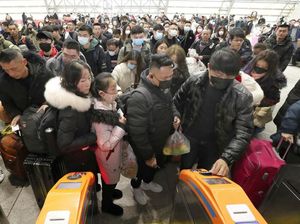 Cegah Virus Corona, Warga Dunia Mudik Jelang Imlek Pakai Masker Cegah Virus Corona, Warga Dunia Mudik Jelang Imlek Pakai Masker