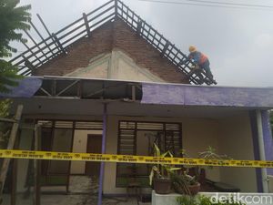 Empat Pekerja Tersengat Listrik Saat Ganti Kerangka Atap Rumah, 1 Tewas