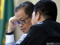 Perantara Suap Eks Ketua MK Akil Mochtar Divonis 4,5 Tahun Penjara