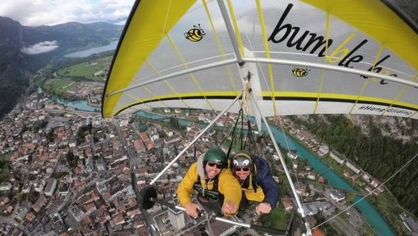 Potret Wisatawan Hampir Celaka Saat Main Gantole
