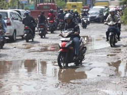 Musim Hujan Banyak Jalan Berlubang, Pemotor Diminta Hati-hati