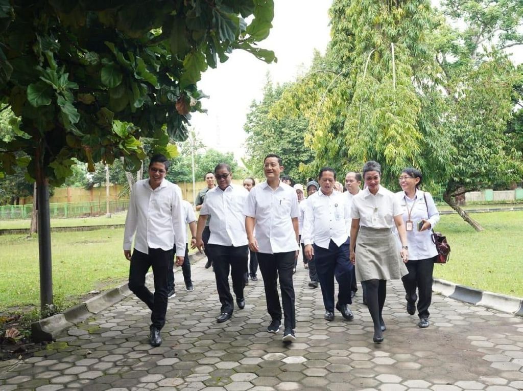 Mensos Minta SDM Inovatif dan Melek Teknologi Guna Layani Masyarakat Mensos Minta SDM Inovatif dan Melek Teknologi Guna Layani Masyarakat