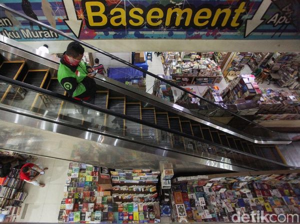 Jendela Dunia Itu Ada di Basement Mal Ibu Kota