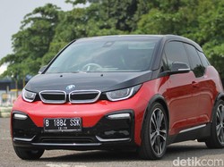 Sensasi Berkendara Mobil Mungil Tanpa Asap, BMW i3s