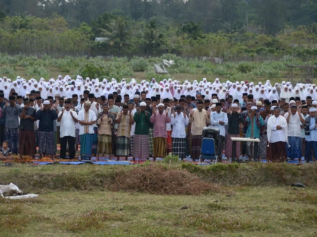 Warga Aceh Besar Gelar Salat Minta Hujan Warga Aceh Besar Gelar Salat Minta Hujan