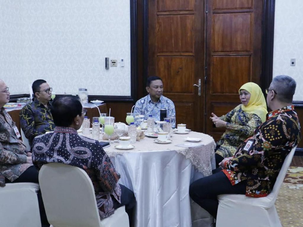 Lewat One Student One Account, Khofifah Ingin Pelajar Jatim Giat Menabung Lewat One Student One Account, Khofifah Ingin Pelajar Jatim Giat Menabung