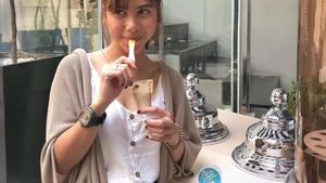 Potret Adinda Thomas, Aktris KKN di Desa Penari Saat Makan Es Krim dan Sushi