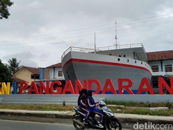 Wow, Ada Kapal Titanic Terdampar di SMKN 1 Pangandaran