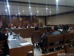 Jaksa Ungkap Tradisi Proyek Alkes di Sidang Wawan