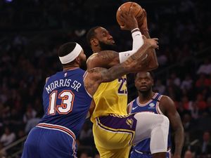 Bawa Lakers Kandaskan Knicks, James Dekati Rekor Bryant Bawa Lakers Kandaskan Knicks, James Dekati Rekor Bryant