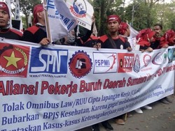 Demo Depan DPRD Sumut, Lalin Sekitar Lapangan Benteng Medan Macet