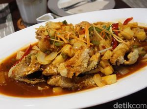 Aroma Padi : Gurih Renyah Ikan Gurame Tiga Rasa ala Peranakan