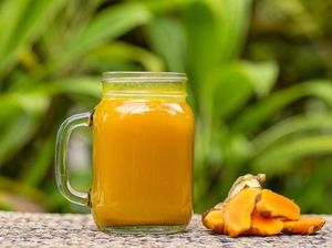 Cara Membuat Jamu Sinom yang Hangat dari Rebusan Daun Asam Muda