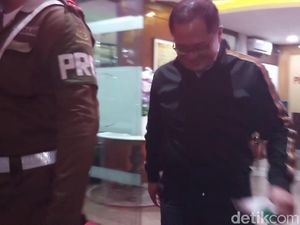 Saudara Benny Tjokro Bungkam Usai Diperiksa Kasus Jiwasraya