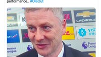 Ole Gunnar Solskjaer masih tersenyum saat diwawancara usai laga. Senyum Ole justru bikin netizen ini marah. Foto: Twitter