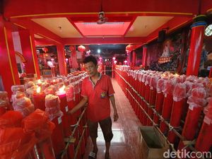 Kisah Dul, Seorang Muslim yang Turut Semarakkan Imlek di Klenteng Bekasi Kisah Dul, Seorang Muslim yang Turut Semarakkan Imlek di Klenteng Bekasi