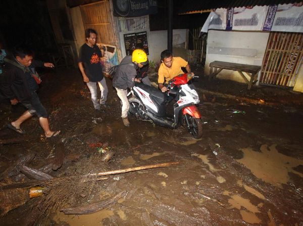 Banjir Bandang Terjang Malang