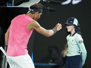 Muah! Ciuman Nadal untuk Ball Girl Usai Hantam Kepalanya dengan Bola