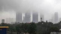 Wow! Gedung Pencakar Langit Ibu Kota Ditelan Kabut