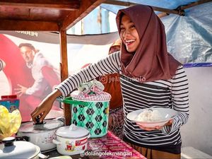 Lulusan S1, Gadis Manis Ini Lebih Memilih Jualan Nasi Sayur