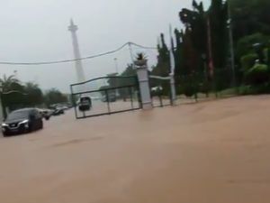 Sekda DKI Omeli Dishub Pengunggah Video Banjir Pintu Monas Depan Istana Sekda DKI Omeli Dishub Pengunggah Video Banjir Pintu Monas Depan Istana