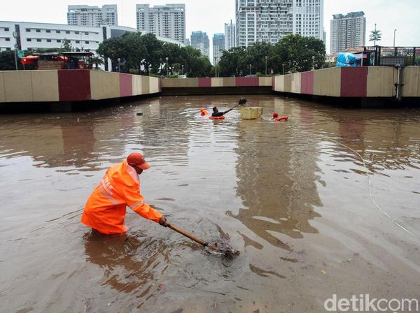 Begini Tingginya Air yang Rendam Underpass Kemayoran