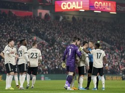 Para Pemainnya Kerubungi Wasit Saat Lawan Liverpool, MU Didenda Rp 355 Juta