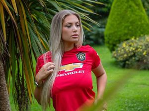 Foto: Liburannya Model Seksi Fans Berat Manchester United Foto: Liburannya Model Seksi Fans Berat Manchester United