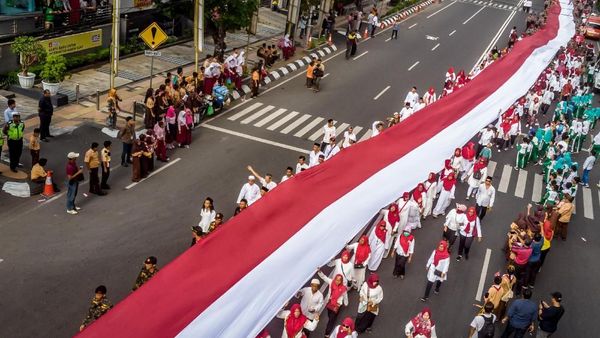 Bendera Merah Putih Sepanjang 540 Meter Membentang di Semarang