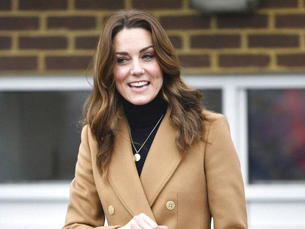 Ada Alasan Manis Kate Middleton Memakai Kalung Rp 19 Juta Ini