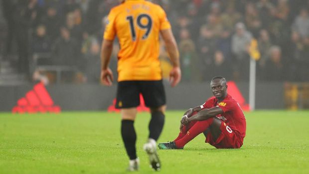 Sadio Mane (kanan) mengalami cedera