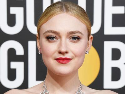 Penampilan Selebriti dengan Lipstik Merah yang Cocok untuk Makeup Imlek