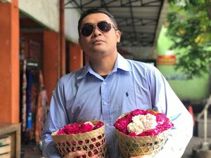 AWK Dipolisikan gegara SARA hingga Sopir Taksi Peras Turis Asing AWK Dipolisikan gegara SARA hingga Sopir Taksi Peras Turis Asing