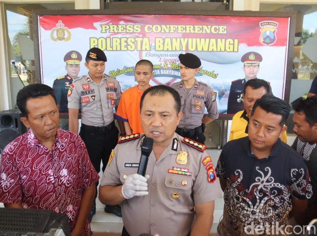Rumah Warisan Dijadikan Kandang, Pemuda di Banyuwangi Bacok Ayah Tiri Rumah Warisan Dijadikan Kandang, Pemuda di Banyuwangi Bacok Ayah Tiri