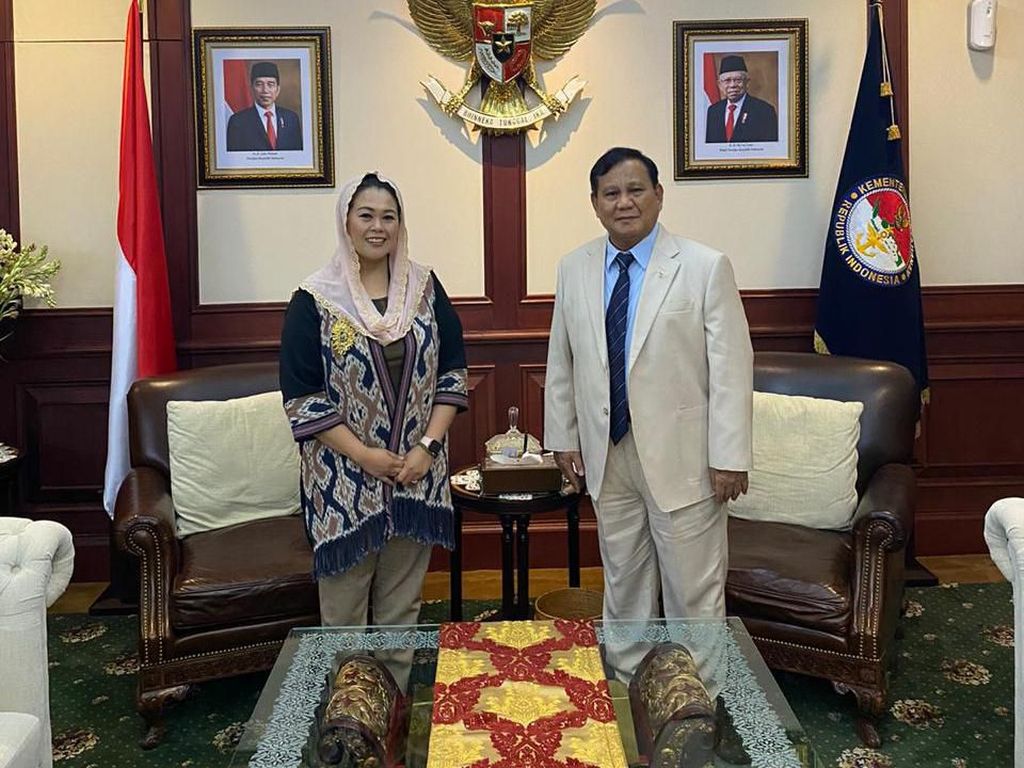 Yenny Wahid Dampingi Prabowo Temui Menhan Malaysia Yenny Wahid Dampingi Prabowo Temui Menhan Malaysia