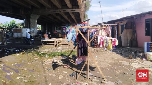 Melacak Bual Yasonna dan Crazy Rich Priok di Kampung Bingung