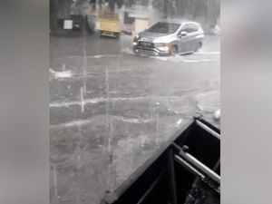 Video: Hujan Sejak Pagi, Ruas Jalan di Jakarta Tergenang