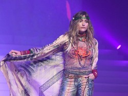 Paris Jackson Jalani Ritual Bulan Purnama, Semedi Sambil Topless