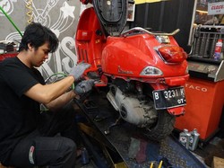 Dear Scooterist, Ini Cara Merawat Vespa Saat Musim Hujan