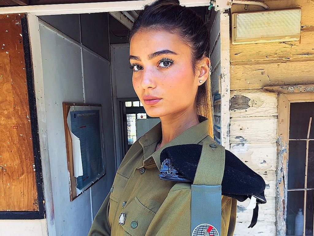 Pesona 10 Tentara dan Polisi Israel Cantik yang Eksis di Instagram