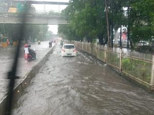 Terimbas Banjir, Sejumlah Rute TransJakarta Tak Bisa Layani Warga Terimbas Banjir, Sejumlah Rute TransJakarta Tak Bisa Layani Warga