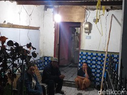 Puting Beliung Rusak Tujuh Rumah Warga Surabaya