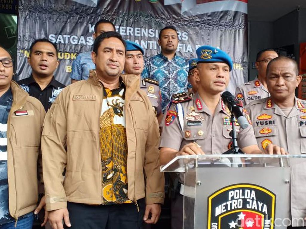 Kapolri Perpanjang Masa Tugas Satgas Antimafia Bola Kapolri Perpanjang Masa Tugas Satgas Antimafia Bola