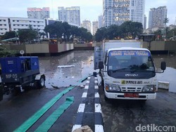 Sudin SDA Jakpus Kerahkan 2 Pompa Mobile Sedot Banjir Underpass Kemayoran