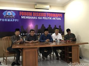 Jokowi Diminta Bersikap soal Kehadiran Yasonna di Jumpa Pers Tim Hukum PDIP