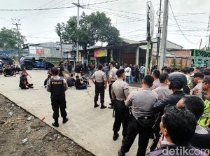 Fakta Bentrok Ormas di Sukabumi: Berawal dari Kandang Ayam-Lumpuhkan Jalan Fakta Bentrok Ormas di Sukabumi: Berawal dari Kandang Ayam-Lumpuhkan Jalan