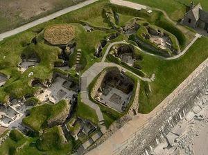 Takjub, Seorang Petani Temukan Desa Batu Berusia 5 Ribu Tahun