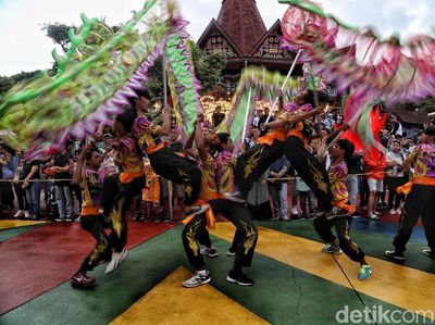 Kemeriahan Parade Imlek di Dufan Ancol