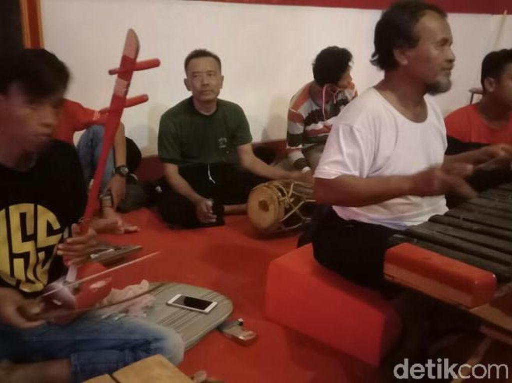 Cokek Losari, Potret Toleransi Perayaan Imlek di Cirebon